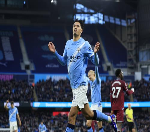 罗场下更衣,室与皮奥利,教练交流,亚博,YaBo,亚博官网,亚博体育官网,亚博体育下载,亚博APP