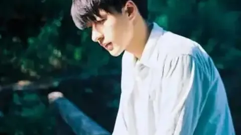 “斯维拉尔拒绝罗马续约邀约，切尔西与曼城领跑竞逐争夺战”